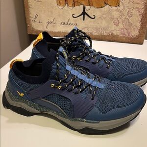 New- Territory Yosemite waterproof knit trails sneakers